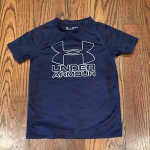 Under Armour Dri fit tee. Boys size medium. Navy blue with white logo.